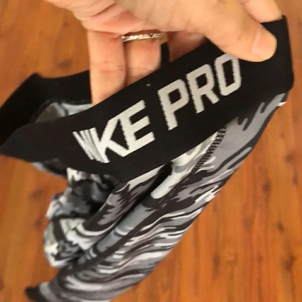 Nike Pro Black and gray camouflage Capri leggings exercise fitness pants size M